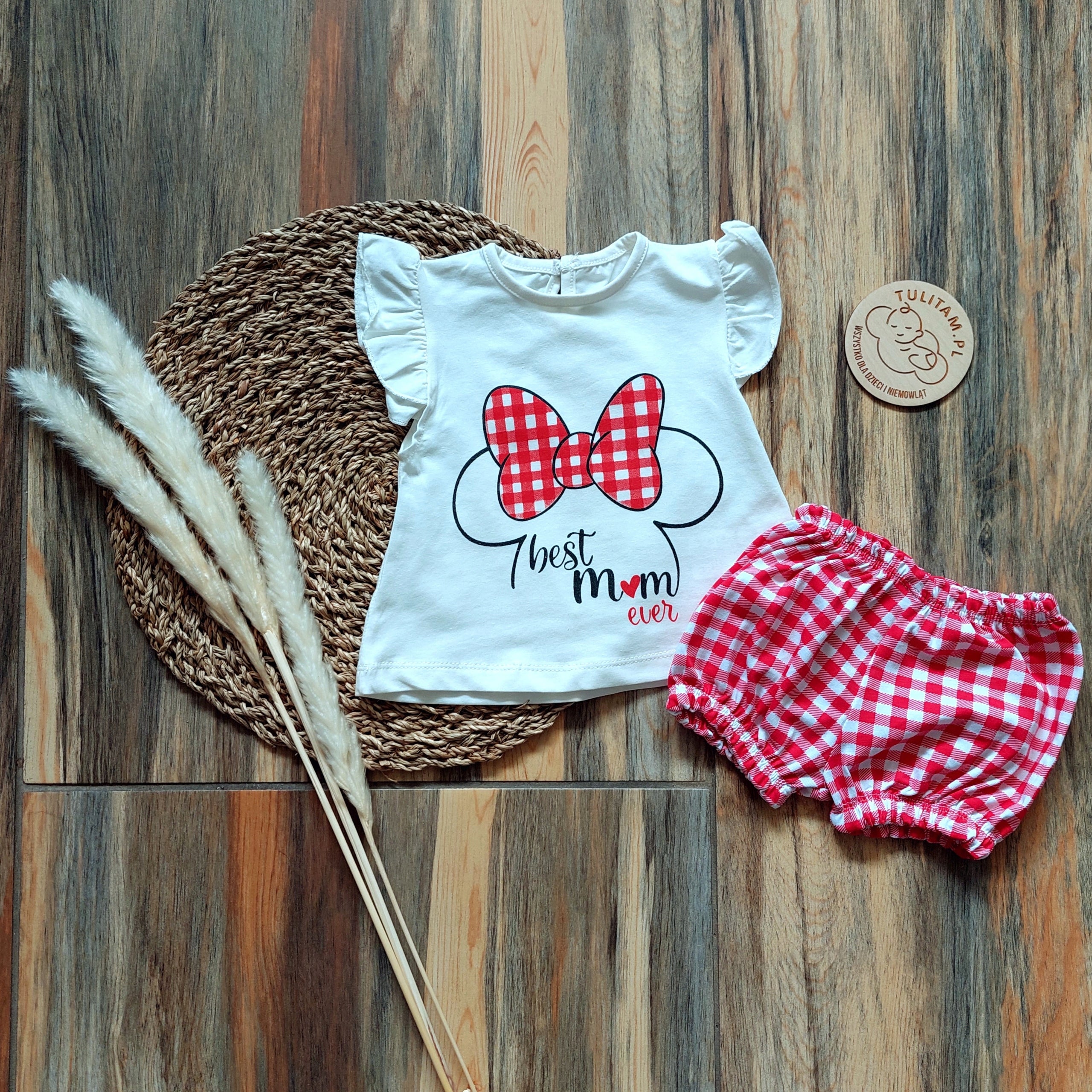 Komplet dziewczęcy koszulka kr rękaw spodenki